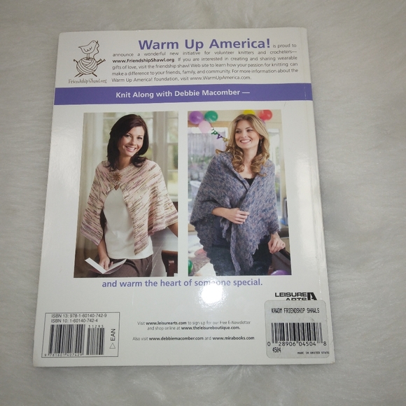 BOOK Knit Along w/ Debbie Macomber, Friendship Shawls, 10 shawls to make - Picture 10 of 10